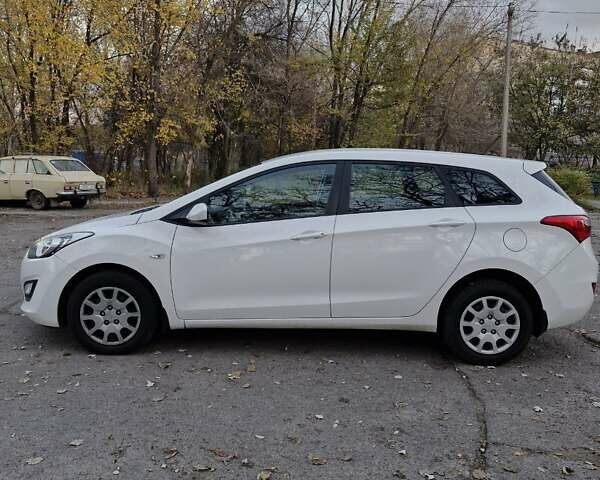 Белый Хендай i30, объемом двигателя 1.4 л и пробегом 180 тыс. км за 8999 $, фото 14 на Automoto.ua