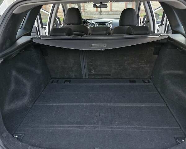 Белый Хендай i30, объемом двигателя 1.4 л и пробегом 180 тыс. км за 8999 $, фото 9 на Automoto.ua