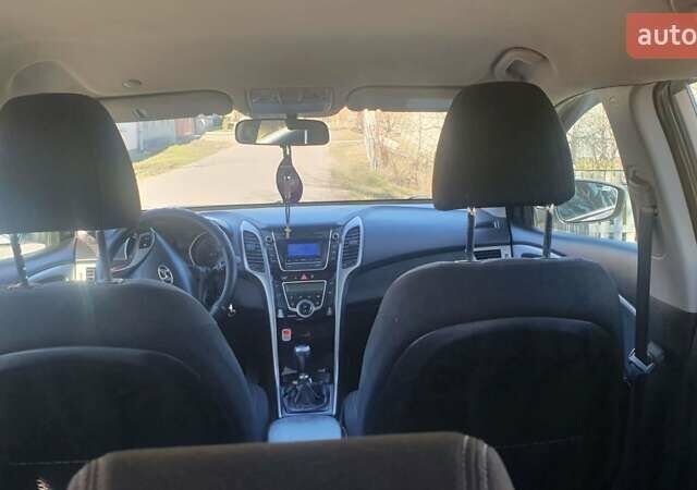 Білий Хендай i30, об'ємом двигуна 1.58 л та пробігом 284 тис. км за 8750 $, фото 7 на Automoto.ua