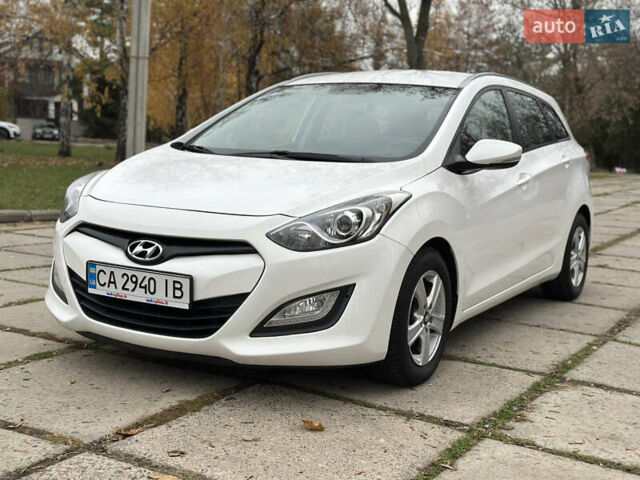 Белый Хендай i30, объемом двигателя 1.6 л и пробегом 190 тыс. км за 7750 $, фото 2 на Automoto.ua