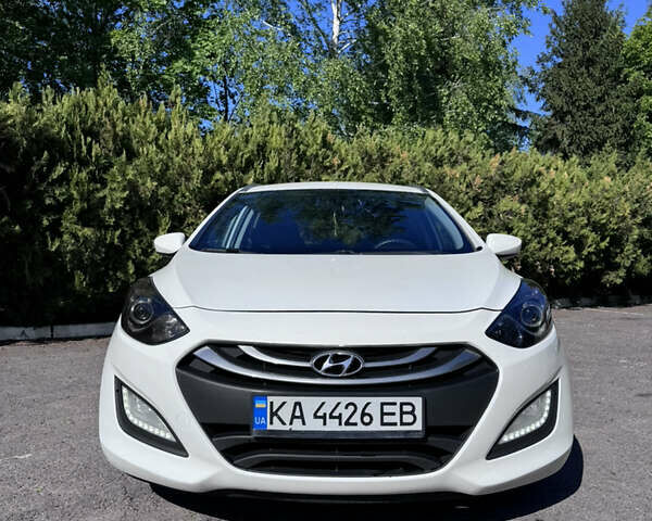 Білий Хендай i30, об'ємом двигуна 1.6 л та пробігом 244 тис. км за 7600 $, фото 2 на Automoto.ua