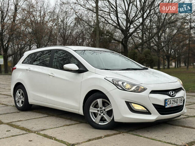 Белый Хендай i30, объемом двигателя 1.6 л и пробегом 190 тыс. км за 7750 $, фото 26 на Automoto.ua