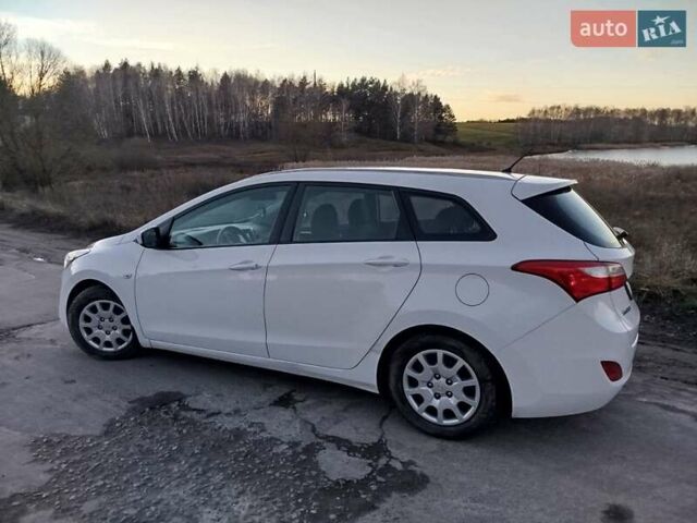 Белый Хендай i30, объемом двигателя 1.6 л и пробегом 227 тыс. км за 7300 $, фото 39 на Automoto.ua