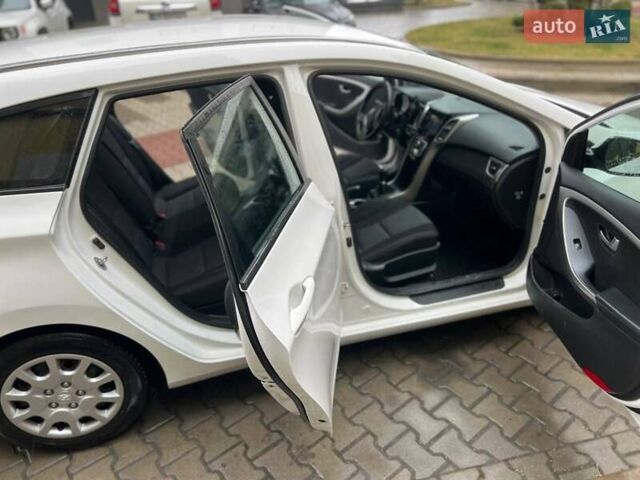 Белый Хендай i30, объемом двигателя 1.58 л и пробегом 223 тыс. км за 6800 $, фото 18 на Automoto.ua