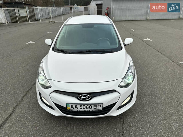 Белый Хендай i30, объемом двигателя 1.59 л и пробегом 140 тыс. км за 8700 $, фото 19 на Automoto.ua