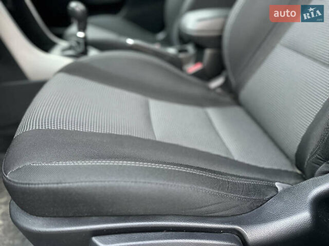 Белый Хендай i30, объемом двигателя 1.59 л и пробегом 140 тыс. км за 8700 $, фото 22 на Automoto.ua