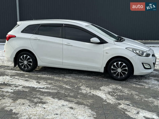 Белый Хендай i30, объемом двигателя 1.4 л и пробегом 360 тыс. км за 6700 $, фото 7 на Automoto.ua