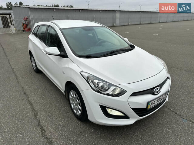 Белый Хендай i30, объемом двигателя 1.59 л и пробегом 140 тыс. км за 8700 $, фото 4 на Automoto.ua