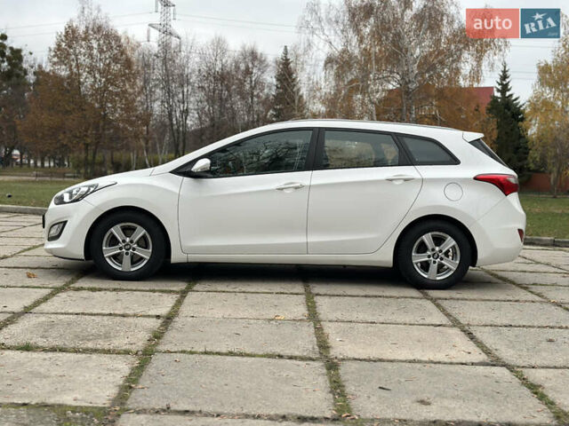 Белый Хендай i30, объемом двигателя 1.6 л и пробегом 190 тыс. км за 7750 $, фото 5 на Automoto.ua