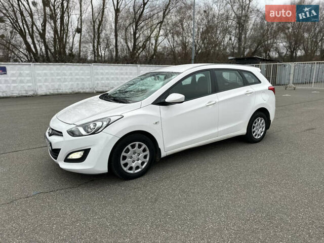 Белый Хендай i30, объемом двигателя 1.59 л и пробегом 140 тыс. км за 8700 $, фото 2 на Automoto.ua