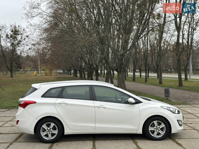Белый Хендай i30, объемом двигателя 1.6 л и пробегом 190 тыс. км за 7750 $, фото 41 на Automoto.ua