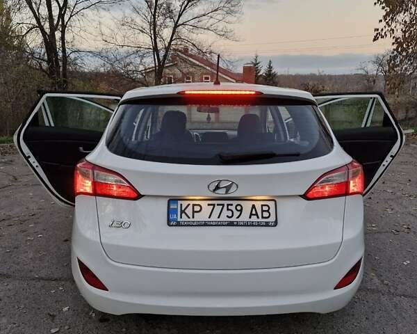 Белый Хендай i30, объемом двигателя 1.4 л и пробегом 180 тыс. км за 8999 $, фото 1 на Automoto.ua