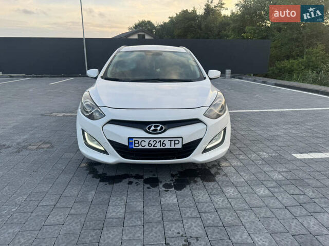 Белый Хендай i30, объемом двигателя 1.4 л и пробегом 340 тыс. км за 6900 $, фото 2 на Automoto.ua