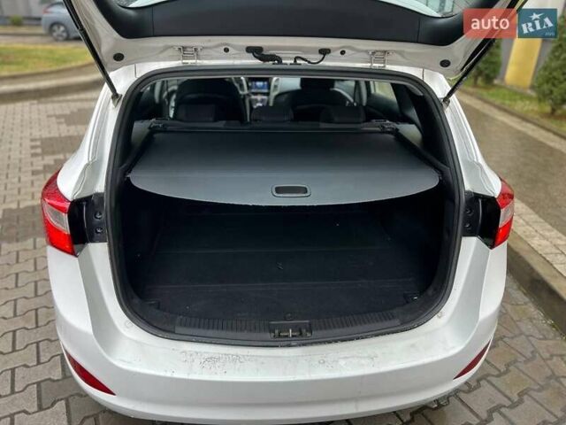Белый Хендай i30, объемом двигателя 1.58 л и пробегом 223 тыс. км за 6800 $, фото 14 на Automoto.ua