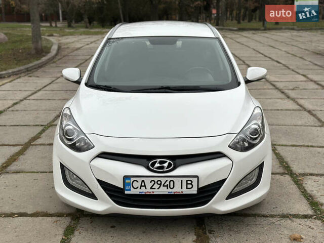 Белый Хендай i30, объемом двигателя 1.6 л и пробегом 190 тыс. км за 7750 $, фото 18 на Automoto.ua