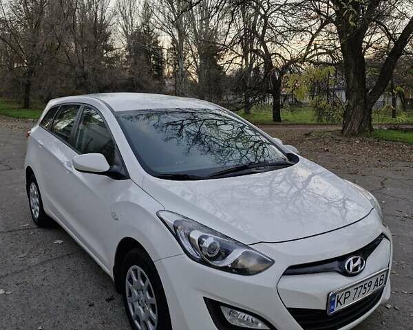 Белый Хендай i30, объемом двигателя 1.4 л и пробегом 180 тыс. км за 8999 $, фото 13 на Automoto.ua