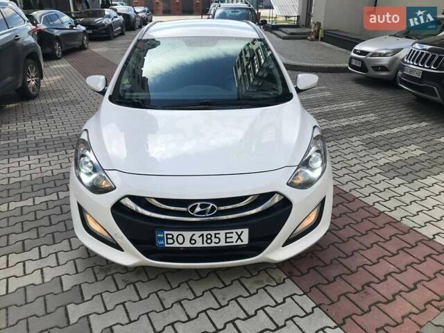 Белый Хендай i30, объемом двигателя 1.58 л и пробегом 223 тыс. км за 6800 $, фото 5 на Automoto.ua