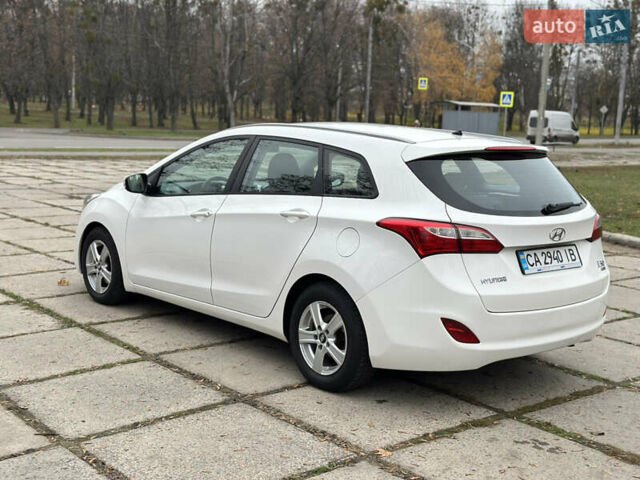 Белый Хендай i30, объемом двигателя 1.6 л и пробегом 190 тыс. км за 7750 $, фото 6 на Automoto.ua