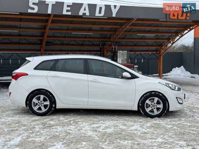 Білий Хендай i30, об'ємом двигуна 1.6 л та пробігом 229 тис. км за 7700 $, фото 4 на Automoto.ua