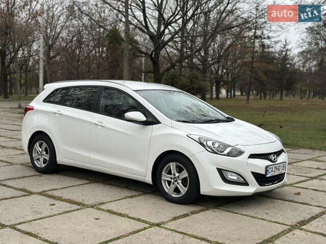 Белый Хендай i30, объемом двигателя 1.6 л и пробегом 190 тыс. км за 7750 $, фото 14 на Automoto.ua