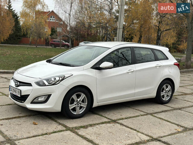 Белый Хендай i30, объемом двигателя 1.6 л и пробегом 190 тыс. км за 7750 $, фото 3 на Automoto.ua