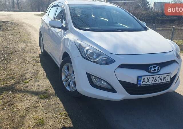 Білий Хендай i30, об'ємом двигуна 1.58 л та пробігом 284 тис. км за 8750 $, фото 4 на Automoto.ua