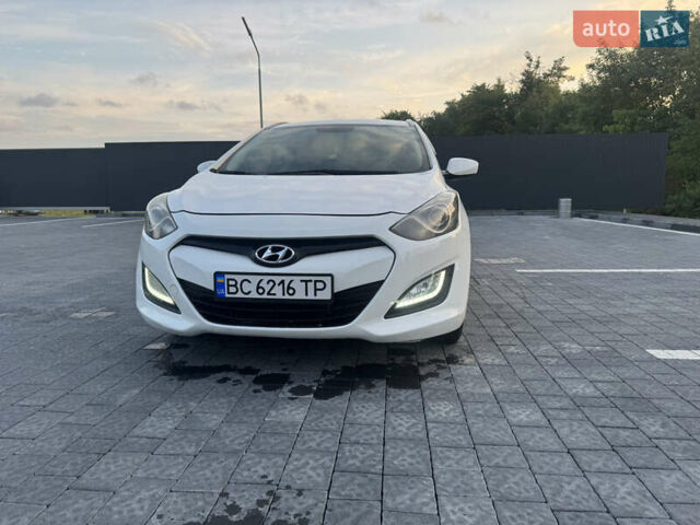 Белый Хендай i30, объемом двигателя 1.4 л и пробегом 340 тыс. км за 6900 $, фото 5 на Automoto.ua