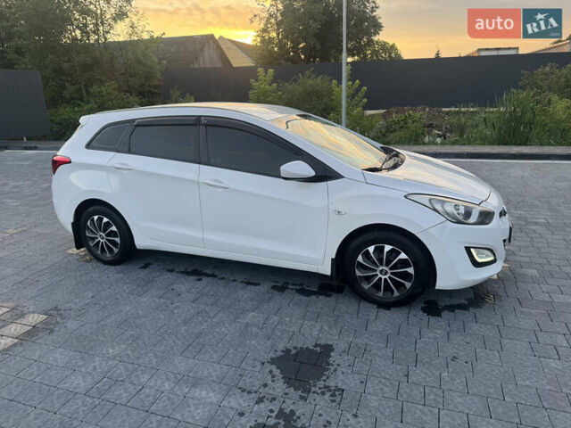 Белый Хендай i30, объемом двигателя 1.4 л и пробегом 340 тыс. км за 6900 $, фото 3 на Automoto.ua