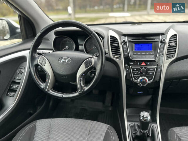 Белый Хендай i30, объемом двигателя 1.6 л и пробегом 190 тыс. км за 7750 $, фото 38 на Automoto.ua