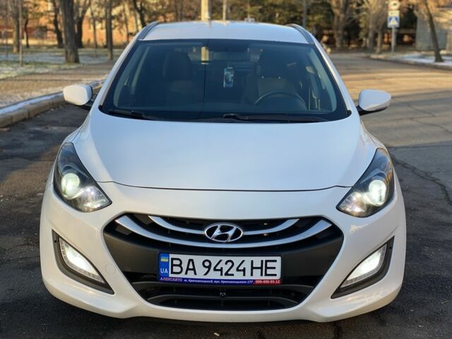 Білий Хендай i30, об'ємом двигуна 1.6 л та пробігом 227 тис. км за 7700 $, фото 1 на Automoto.ua
