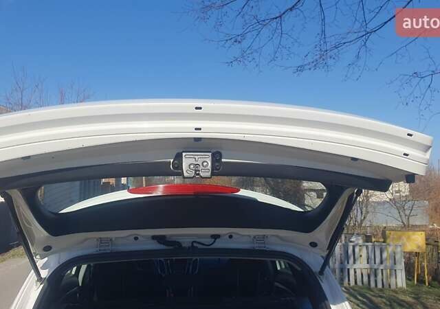 Білий Хендай i30, об'ємом двигуна 1.58 л та пробігом 284 тис. км за 8750 $, фото 11 на Automoto.ua