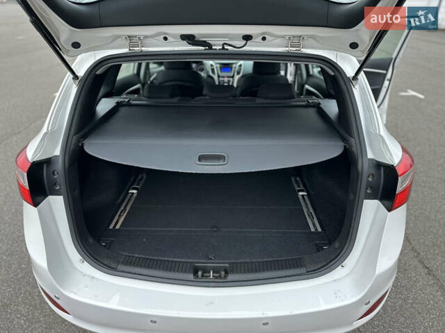 Белый Хендай i30, объемом двигателя 1.59 л и пробегом 140 тыс. км за 8700 $, фото 13 на Automoto.ua