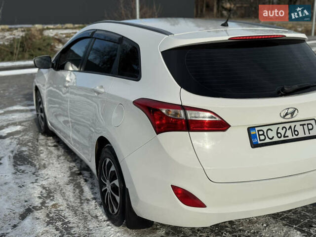 Белый Хендай i30, объемом двигателя 1.4 л и пробегом 360 тыс. км за 6700 $, фото 3 на Automoto.ua