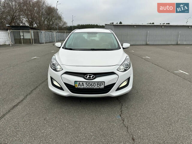 Белый Хендай i30, объемом двигателя 1.59 л и пробегом 140 тыс. км за 8700 $, фото 1 на Automoto.ua