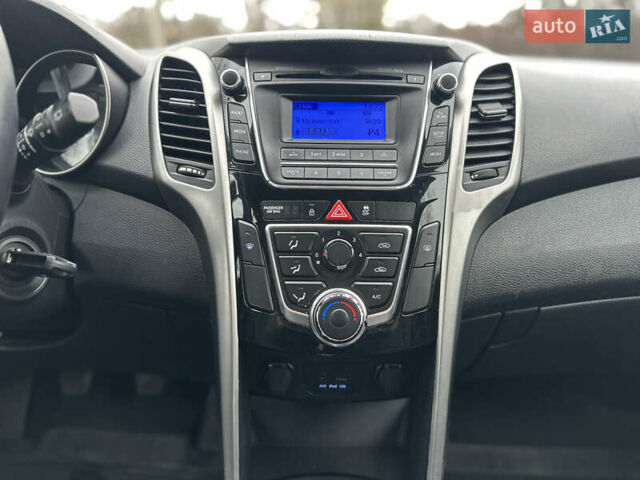 Белый Хендай i30, объемом двигателя 1.6 л и пробегом 190 тыс. км за 7750 $, фото 39 на Automoto.ua