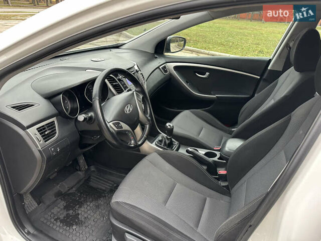 Белый Хендай i30, объемом двигателя 1.6 л и пробегом 190 тыс. км за 7750 $, фото 31 на Automoto.ua