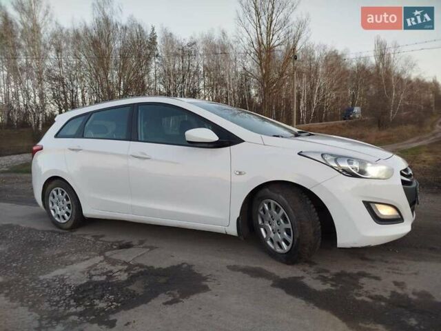 Белый Хендай i30, объемом двигателя 1.6 л и пробегом 227 тыс. км за 7300 $, фото 29 на Automoto.ua