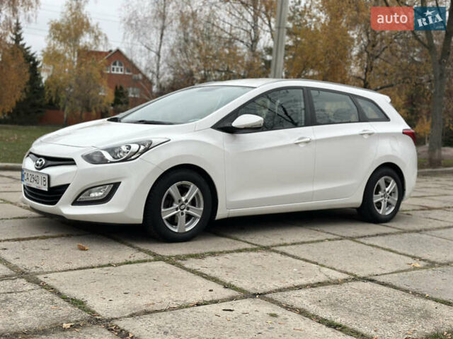 Белый Хендай i30, объемом двигателя 1.6 л и пробегом 190 тыс. км за 7750 $, фото 4 на Automoto.ua