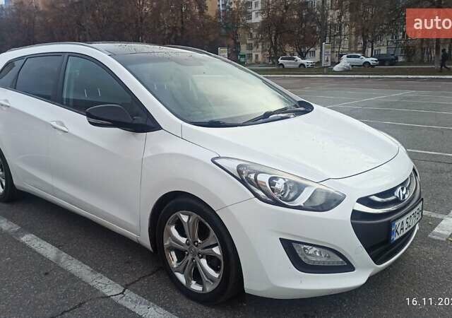 Белый Хендай i30, объемом двигателя 1.58 л и пробегом 252 тыс. км за 9500 $, фото 1 на Automoto.ua