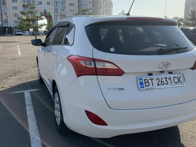 Белый Хендай i30, объемом двигателя 1.6 л и пробегом 245 тыс. км за 10299 $, фото 5 на Automoto.ua
