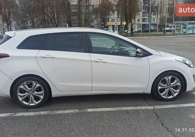 Белый Хендай i30, объемом двигателя 1.58 л и пробегом 252 тыс. км за 9500 $, фото 8 на Automoto.ua