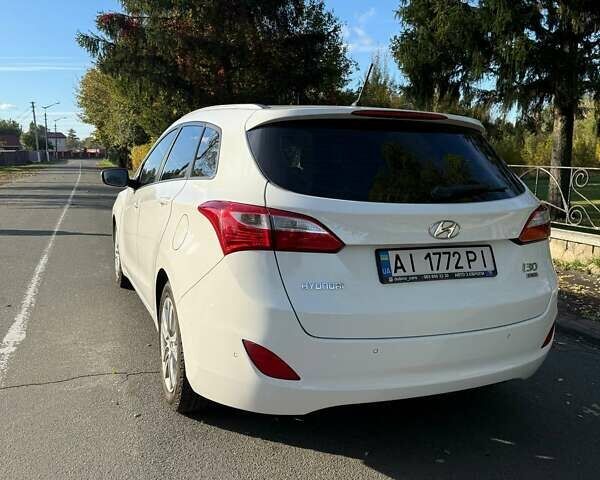 Белый Хендай i30, объемом двигателя 1.58 л и пробегом 272 тыс. км за 9998 $, фото 7 на Automoto.ua