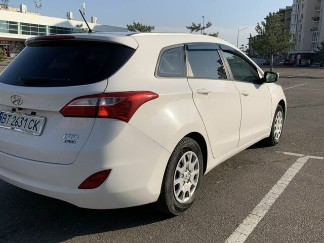 Белый Хендай i30, объемом двигателя 1.6 л и пробегом 245 тыс. км за 10299 $, фото 3 на Automoto.ua