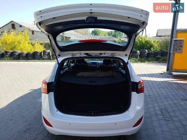 Белый Хендай i30, объемом двигателя 1.6 л и пробегом 234 тыс. км за 7999 $, фото 69 на Automoto.ua