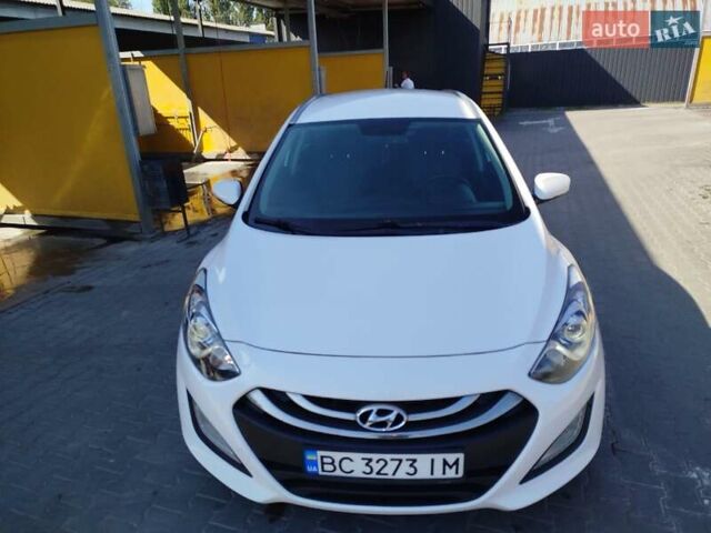 Белый Хендай i30, объемом двигателя 1.6 л и пробегом 234 тыс. км за 7999 $, фото 75 на Automoto.ua