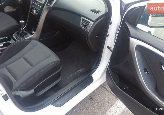 Белый Хендай i30, объемом двигателя 1.58 л и пробегом 252 тыс. км за 9500 $, фото 15 на Automoto.ua