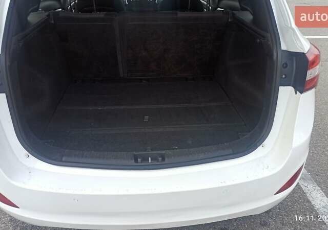 Белый Хендай i30, объемом двигателя 1.58 л и пробегом 252 тыс. км за 9500 $, фото 7 на Automoto.ua
