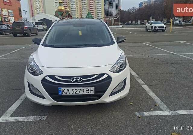 Белый Хендай i30, объемом двигателя 1.58 л и пробегом 252 тыс. км за 9500 $, фото 5 на Automoto.ua