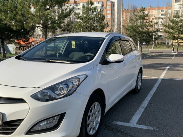 Белый Хендай i30, объемом двигателя 1.6 л и пробегом 245 тыс. км за 10299 $, фото 7 на Automoto.ua