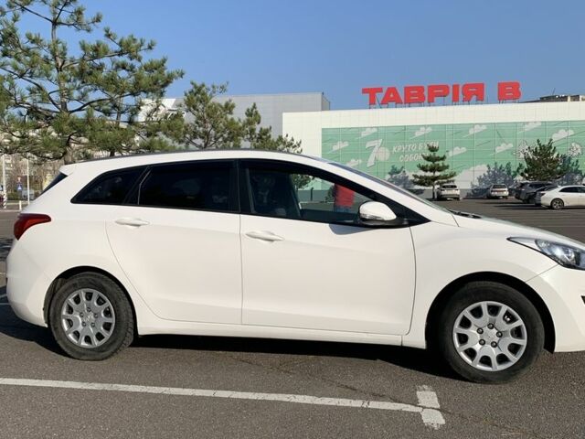 Белый Хендай i30, объемом двигателя 1.6 л и пробегом 245 тыс. км за 10299 $, фото 2 на Automoto.ua